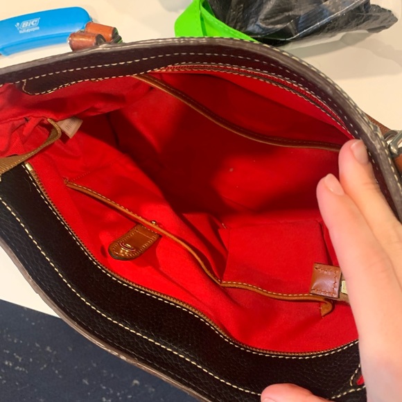 Pebbled Black Dooney & Bourke Learher Tote Red Lining - Picture 7 of 7